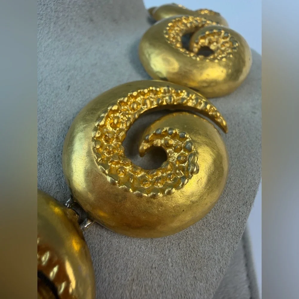 Les Bernard VO (vogue) spiral chocker